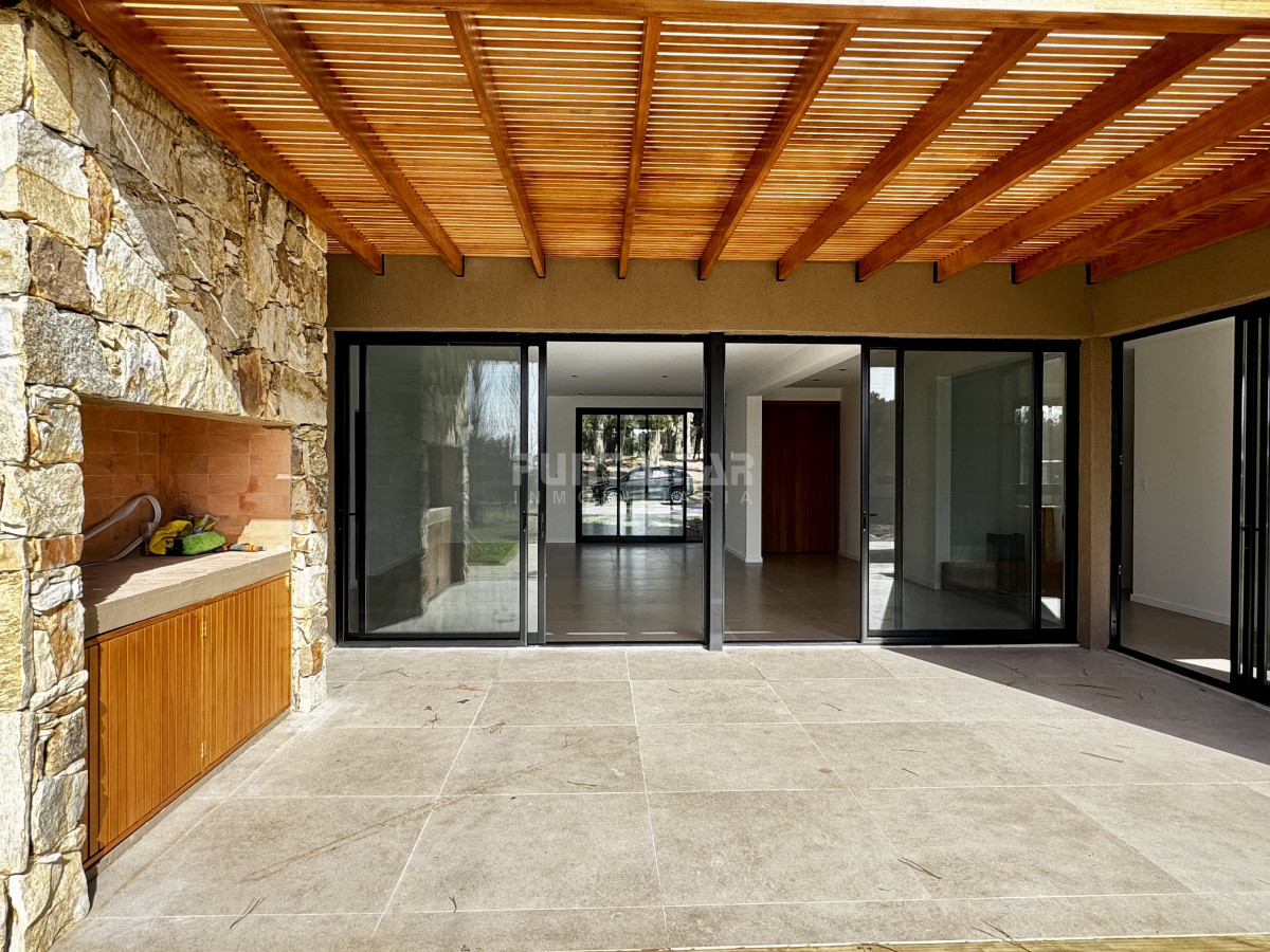 Casa ID.213666 - VENTA Y ALQUILER CASA A ESTRENAR EN BARRIO CERRADO LA CAÑADA - DISTRITO 52