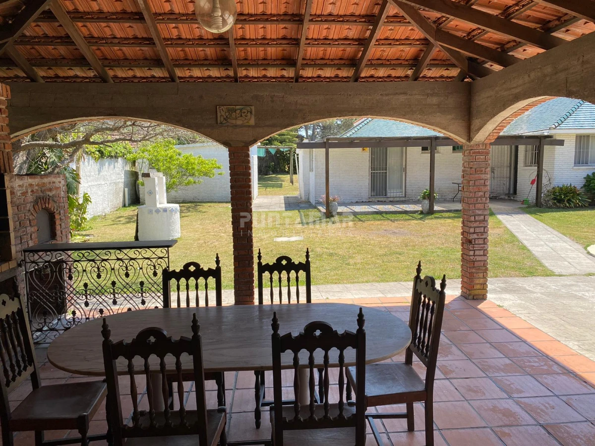 Casa ID.210703 - ALQUILER CASA 4 DORMITORIOS EN PARADA 23 DE LA BRAVA CON PISCINA