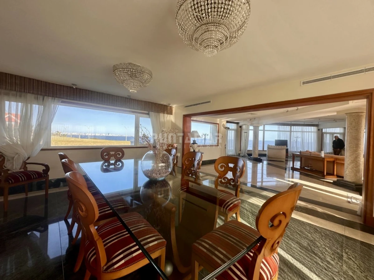 Casa ID.213906 - EXCLUSIVA MANSIÓN FRENTE AL MAR. Residencia de categoría con casa de huéspedes y de caseros frente a playa mansa.