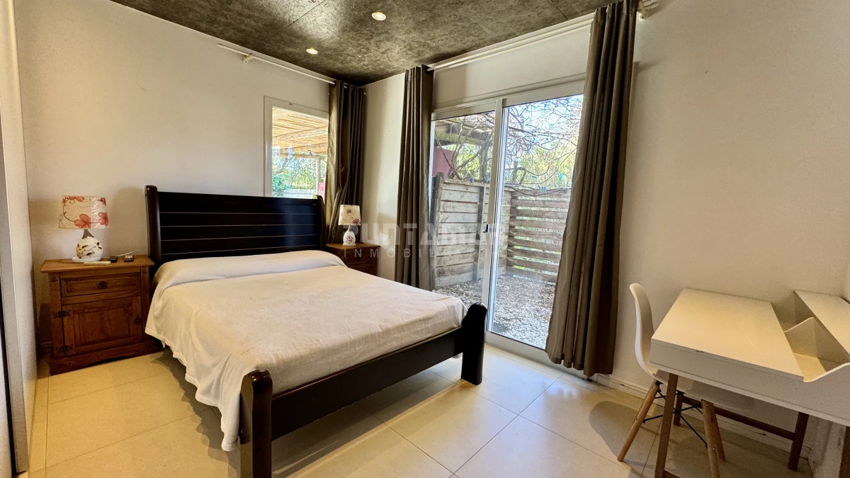 Casa ID.213690 - MODERNA CASA DE 3 DORMITORIOS CON PISCINA EN EL TESORO 