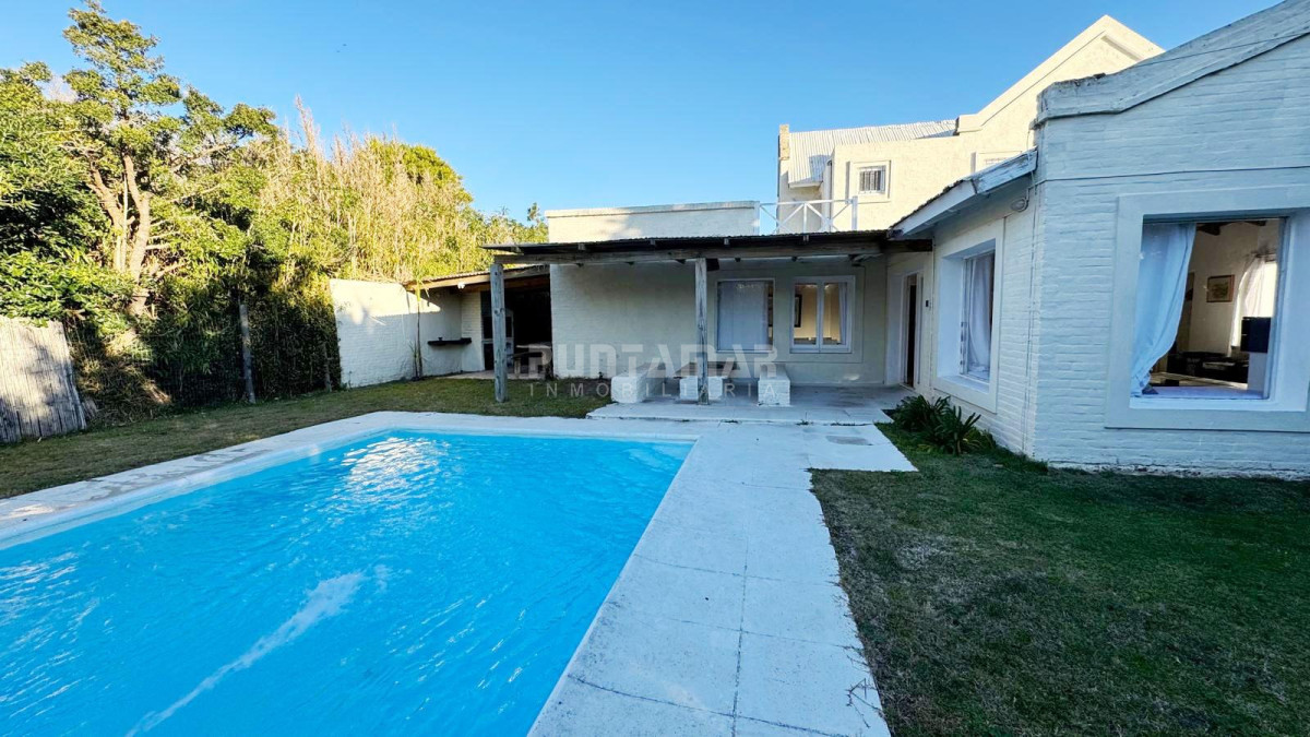 Casa ID.210892 - VENTA Y ALQUILER DE GRAN CASA EN EL CORAZON DE LA BARRA