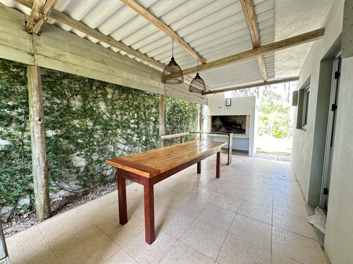 Casa ID.213226 - ALQUILER CASA EN MONTOYA 4 DORMITORIOS MAS SERVICIO