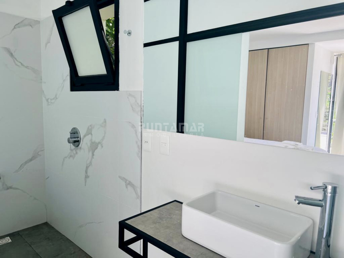 Casa ID.213149 - ESPECTACULAR CASA CON PISCINA DE 4 DORMITORIOS EN MONTOYA 