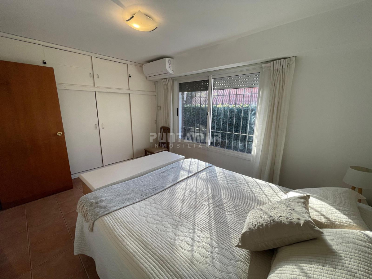Casa ID.210347 - Casa de 4 dormitorios en Playa Mansa , Punta del Este 
