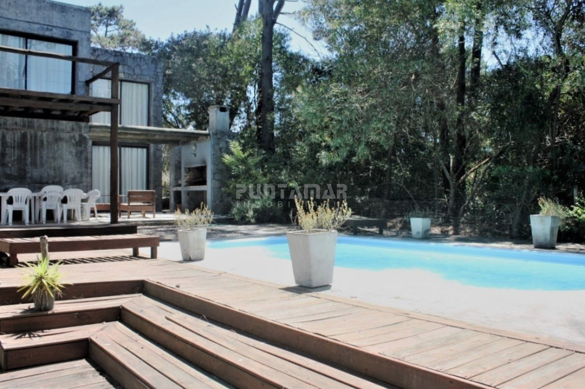 Casa ID.210846 - HERMOSA CASA DE 3 DORMITORIOS CON PISCINA EN MONTOYA 