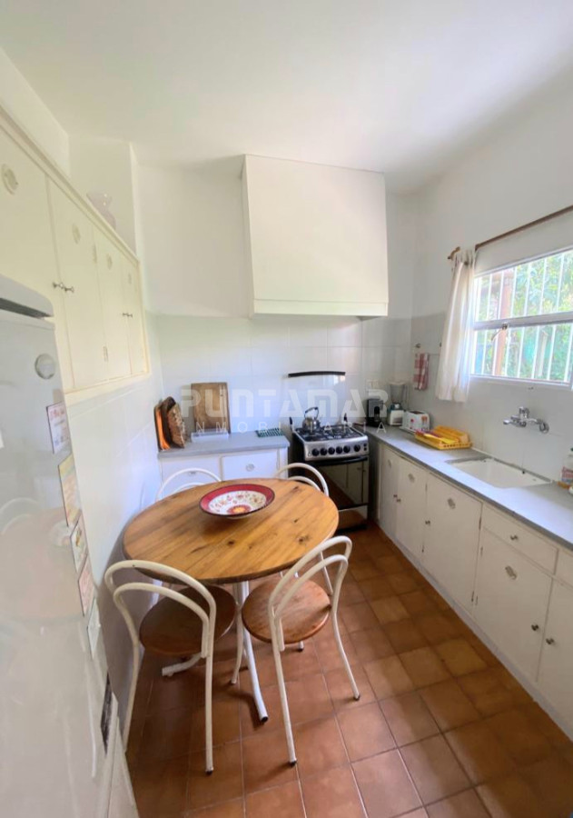 Casa ID.212397 - MUY LINDA CASA EN PARADA 7 DE LA MANSA, 4 DORMITORIOS, AMPLIO LIVING COMEDOR, PISCINA , GARAGE  Y PARRILLERO