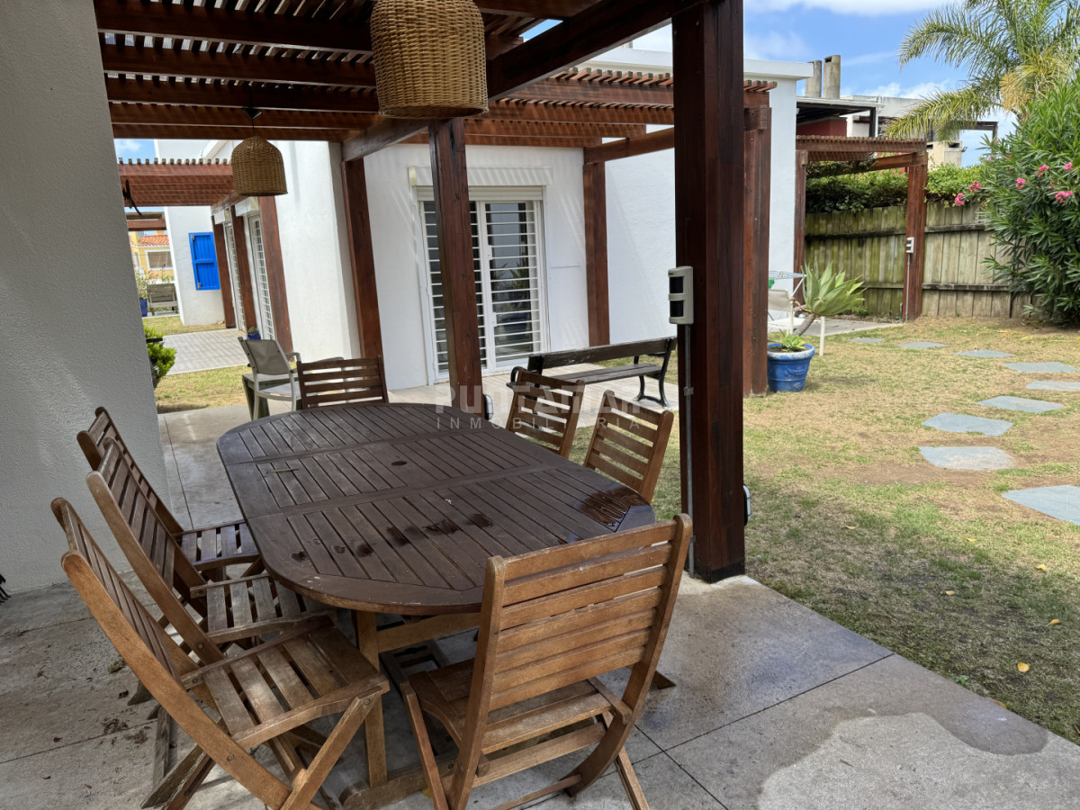Casa ID.210767 - Casa en alquiler en Montoya, La Barra, 4 dormitorios 