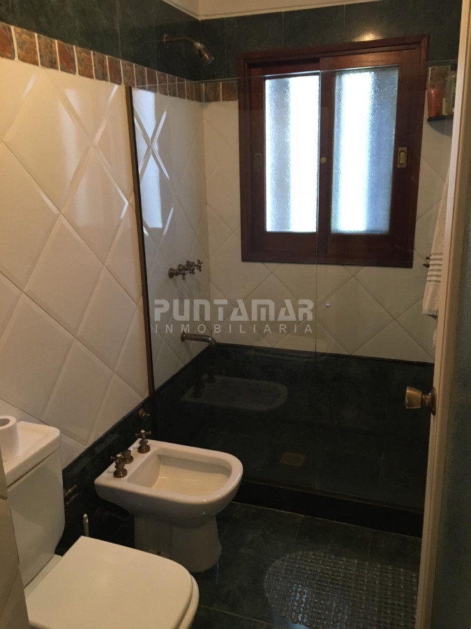 Casa ID.212451 - VENTA o ALQUILER ANUAL CASA EN MEJOR ZONA COMERCIAL