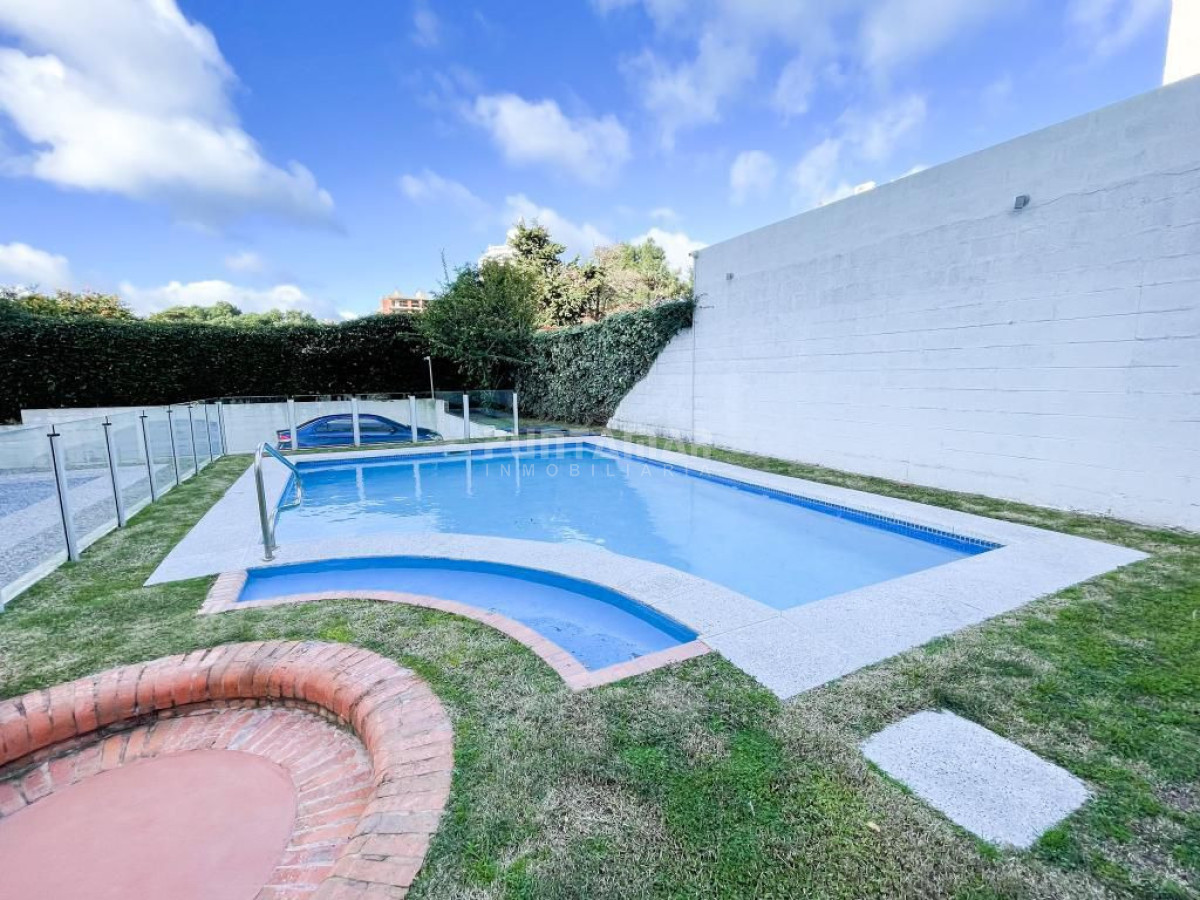 Casa ID.213891 - Alquiler anual , dos dormitorios dos baños. Aidy grill 