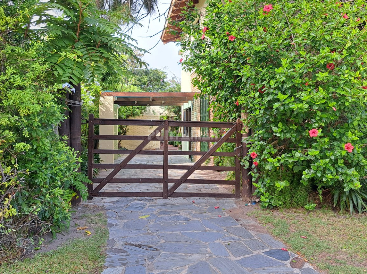 Casa ID.212016 - HERMOSA CASA DE 2 PLANTAS EN PARADA 9 DE LA MANSA