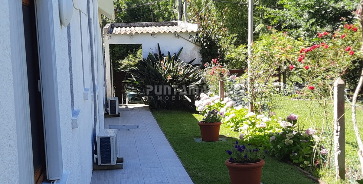 Casa ID.212863 - MUY LINDA CASA EN LA BARRA CON TERRAZA Y PARRILLERO