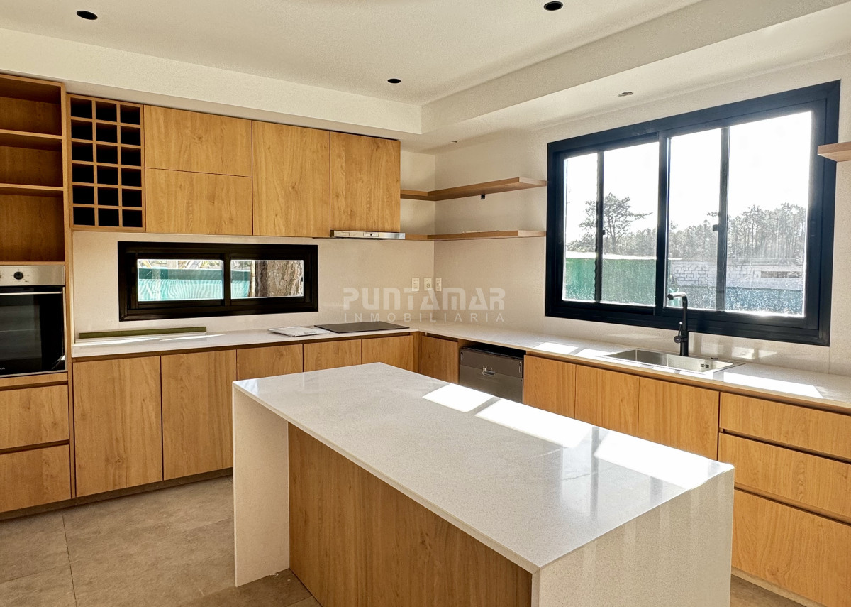 Casa ID.213666 - VENTA Y ALQUILER CASA A ESTRENAR EN BARRIO CERRADO LA CAÑADA - DISTRITO 52