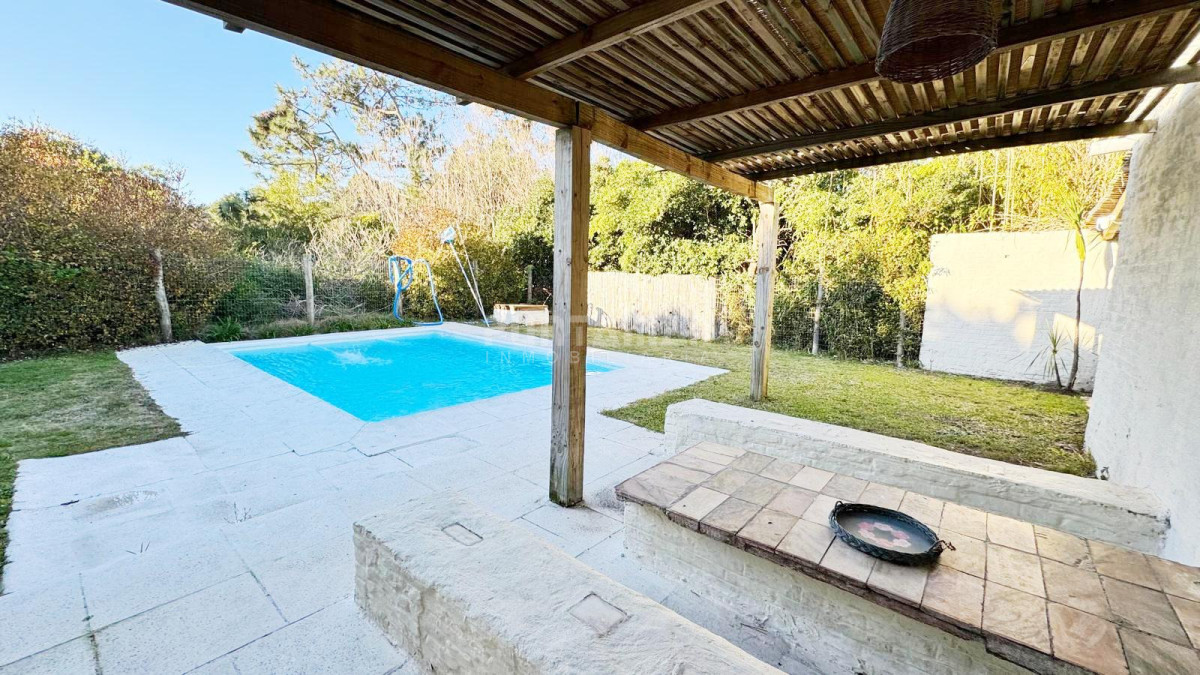 Casa ID.210892 - VENTA Y ALQUILER DE GRAN CASA EN EL CORAZON DE LA BARRA