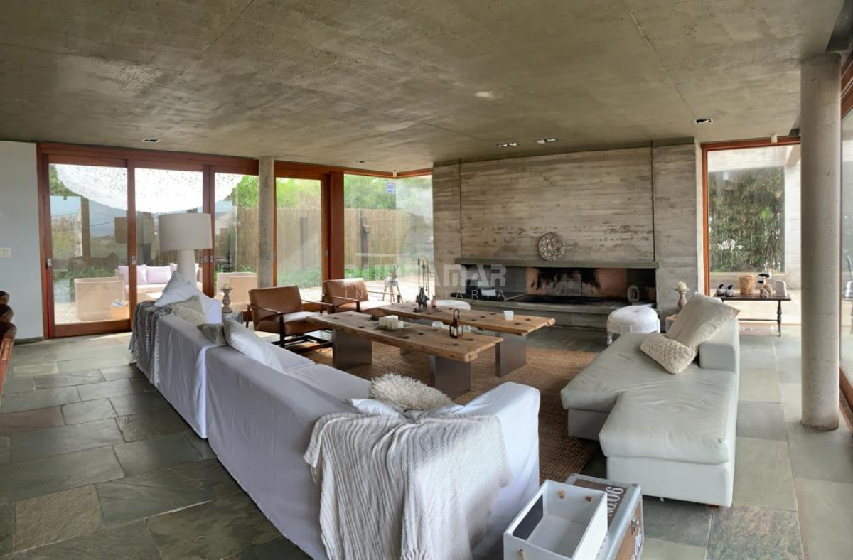 Casa ID.212719 - EXCELENTE  CASA DE 4 DORMITORIOS  EN ALQUILER EN EL CHORRO  CON PISCINA