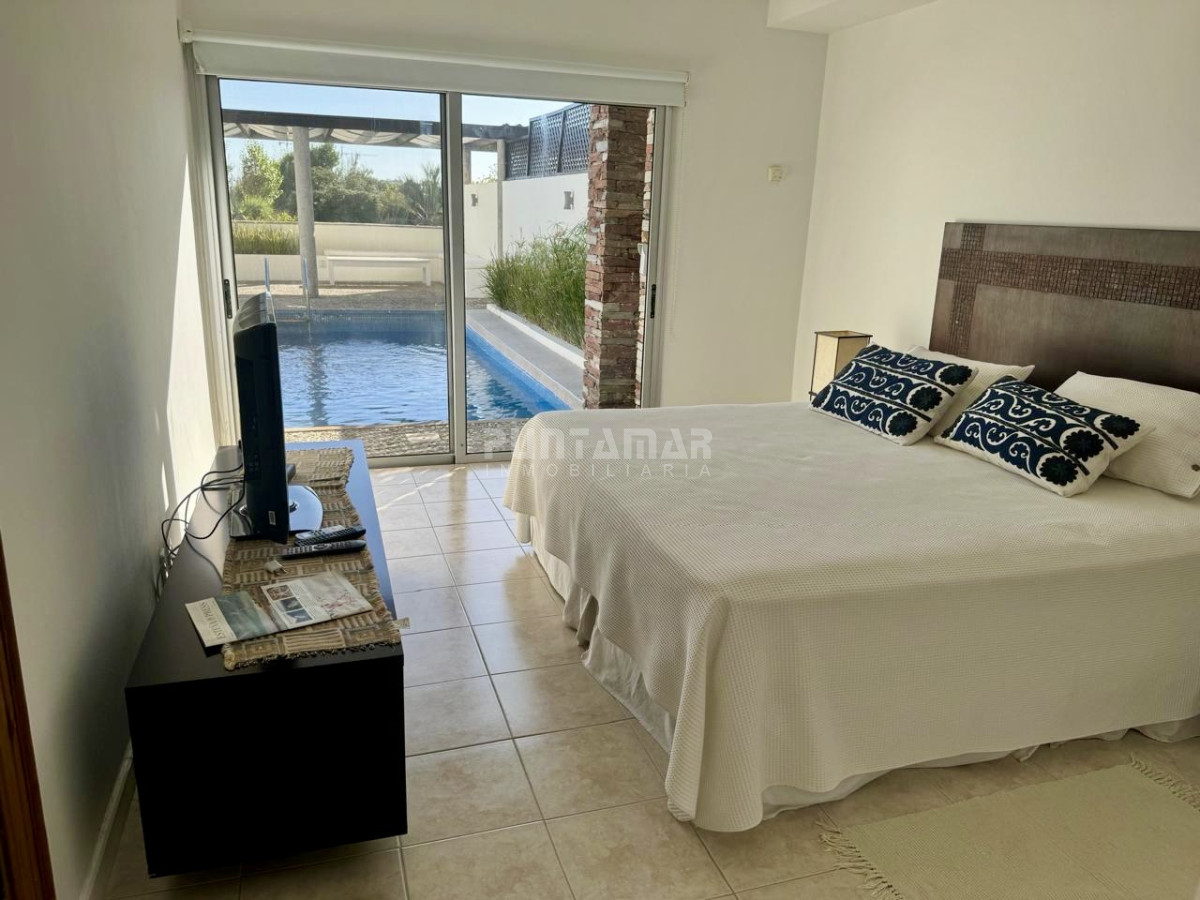 Casa ID.213624 - ALQUILER AMPLIA CASA EN LA BARRA A METROS DEL MAR