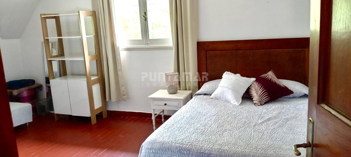 Casa ID.212770 - CASA DE 3 PLANTAS EN PARADA 7 DE LA MANSA, CON 4 DORMITORIOS Y DEPENDENCIA DE SERVICIO