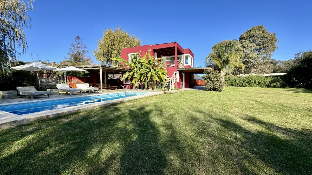 Casa ID.213690 - MODERNA CASA DE 3 DORMITORIOS CON PISCINA EN EL TESORO 