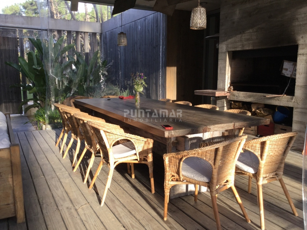 Casa ID.212235 - ALQUILER CASA PUNTA DEL ESTE, BARRIO PRIVADO EN A BARRA 4 DORMITORIOS MÁS SERVICIO COMPLETO