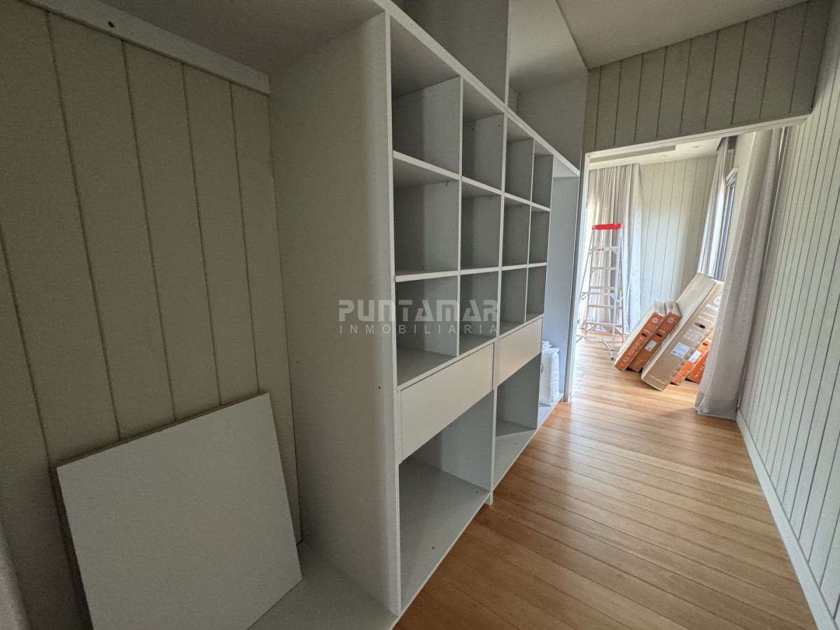 Casa ID.213824 - VENTA CASA 4 DORMITORIOS EN SUITE