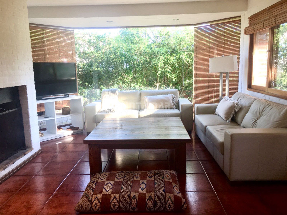 Casa ID.210775 - Casa en Montoya, La Barra en venta y alquiler con piscina