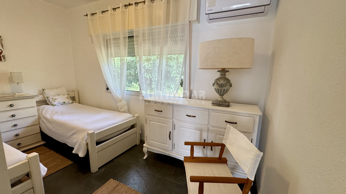 Casa ID.211927 - HERMOSA CASA DE 4 DORMITORIOS A METROS DE PLAYA MONTOYA 