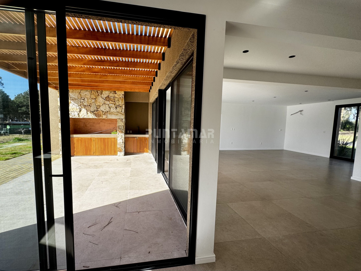 Casa ID.213666 - VENTA Y ALQUILER CASA A ESTRENAR EN BARRIO CERRADO LA CAÑADA - DISTRITO 52