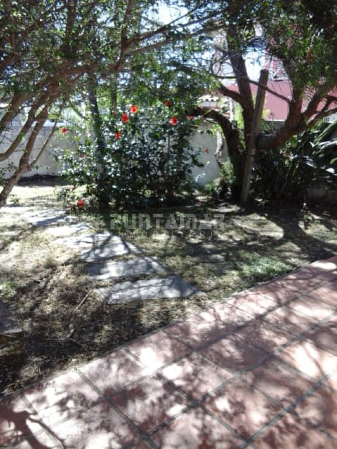 Casa ID.212122 - EXCELENTE UBICACION PARA VIVIR TODO EL AÑO! CASA EN VENTA ZONA DE PLAYA MANSA CERCA DE LA PLAYA