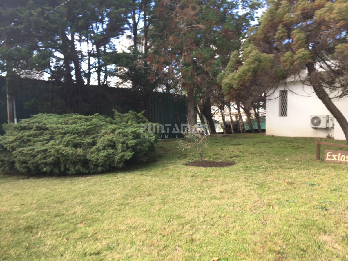 Casa ID.212451 - VENTA o ALQUILER ANUAL CASA EN MEJOR ZONA COMERCIAL