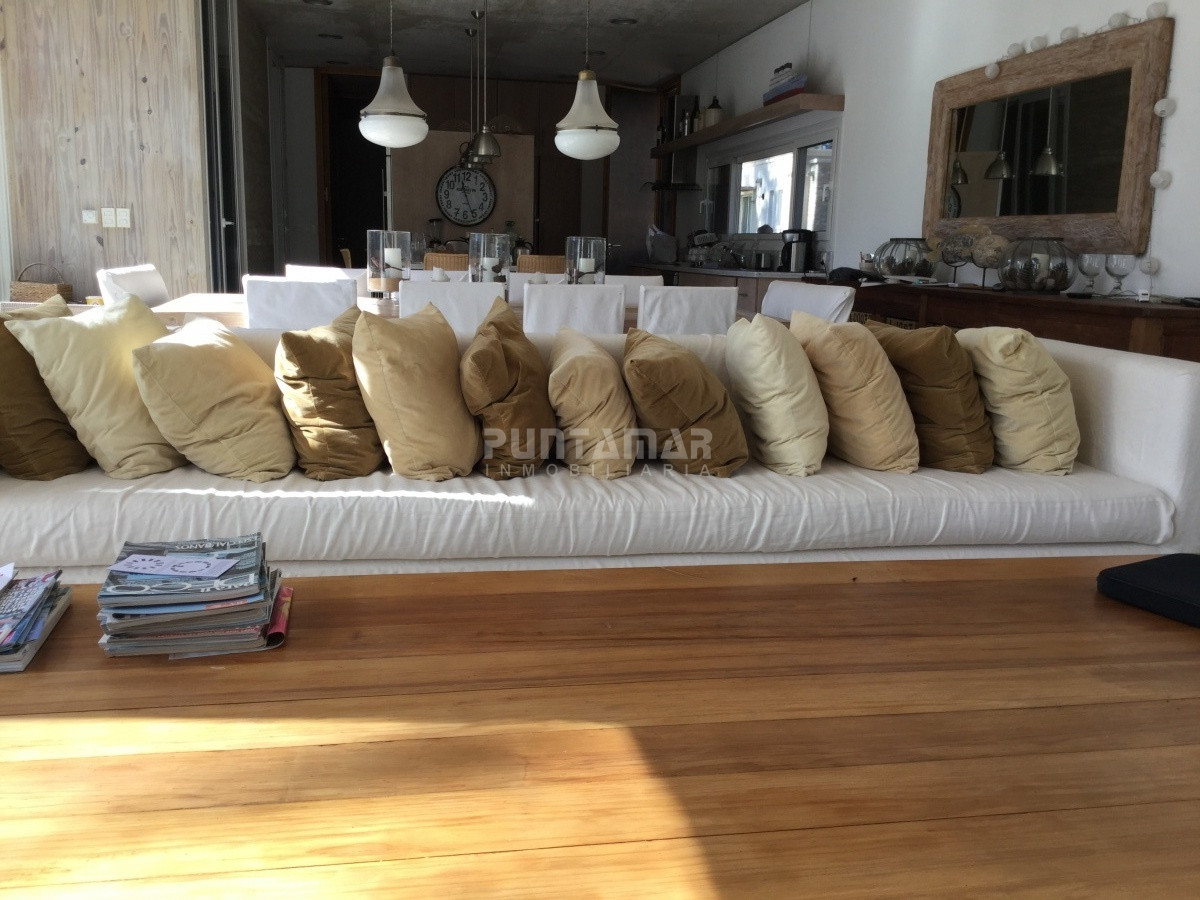 Casa ID.212235 - ALQUILER CASA PUNTA DEL ESTE, BARRIO PRIVADO EN A BARRA 4 DORMITORIOS MÁS SERVICIO COMPLETO