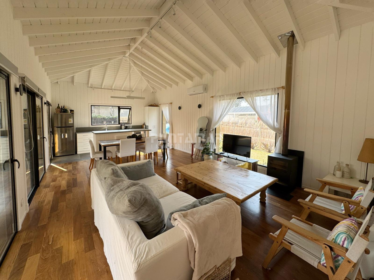 Casa ID.213420 - ALQUILER HERMOSA CASA 3 DORMITORIOS CON PISCINA EN ÑA BARRA