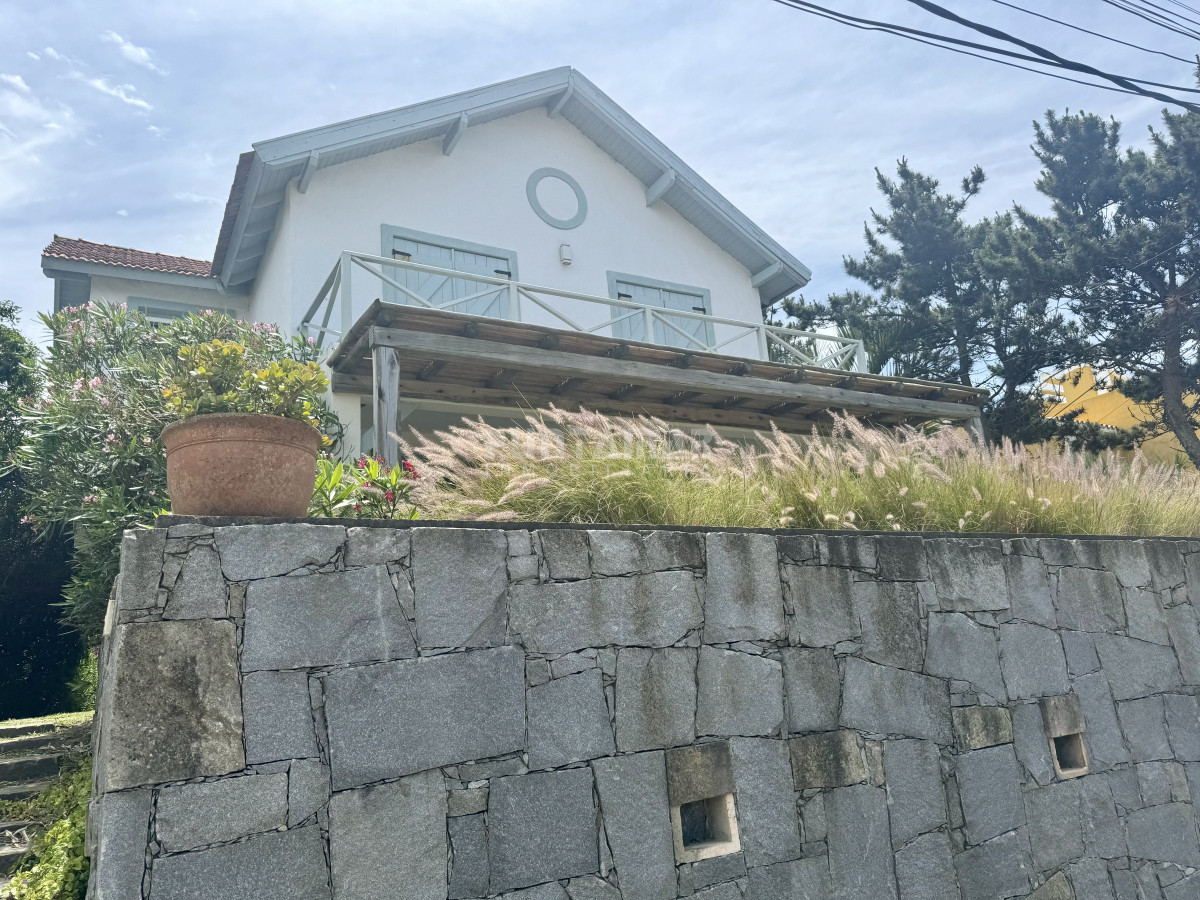 Casa ID.210802 - ALQUILER DE CASA EN MONTOYA CON VISTA AL MAR, 4 DORMITORIOS MÁS SERVICIO