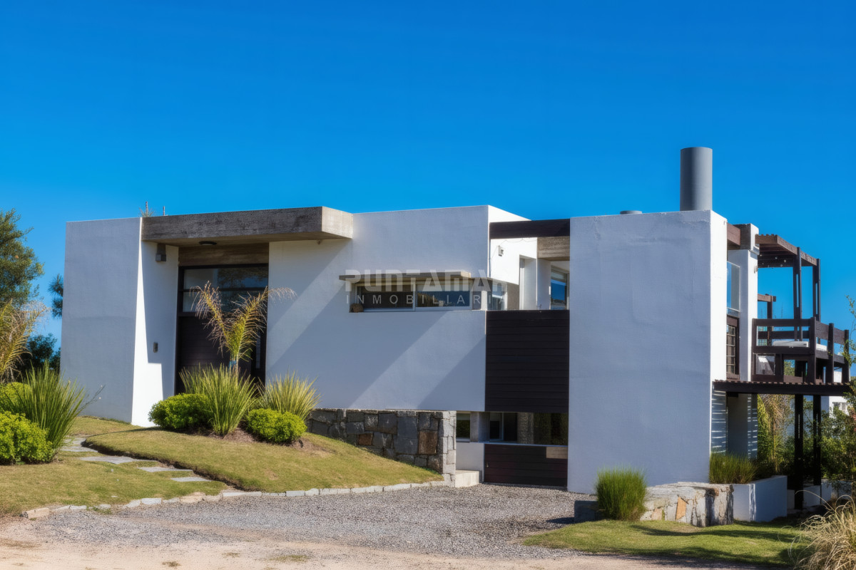 Casa ID.210785 - IMPORTANTE CASA EN PUNTA DEL ESTE, EL CHORRO, 5 DORMITORIOS