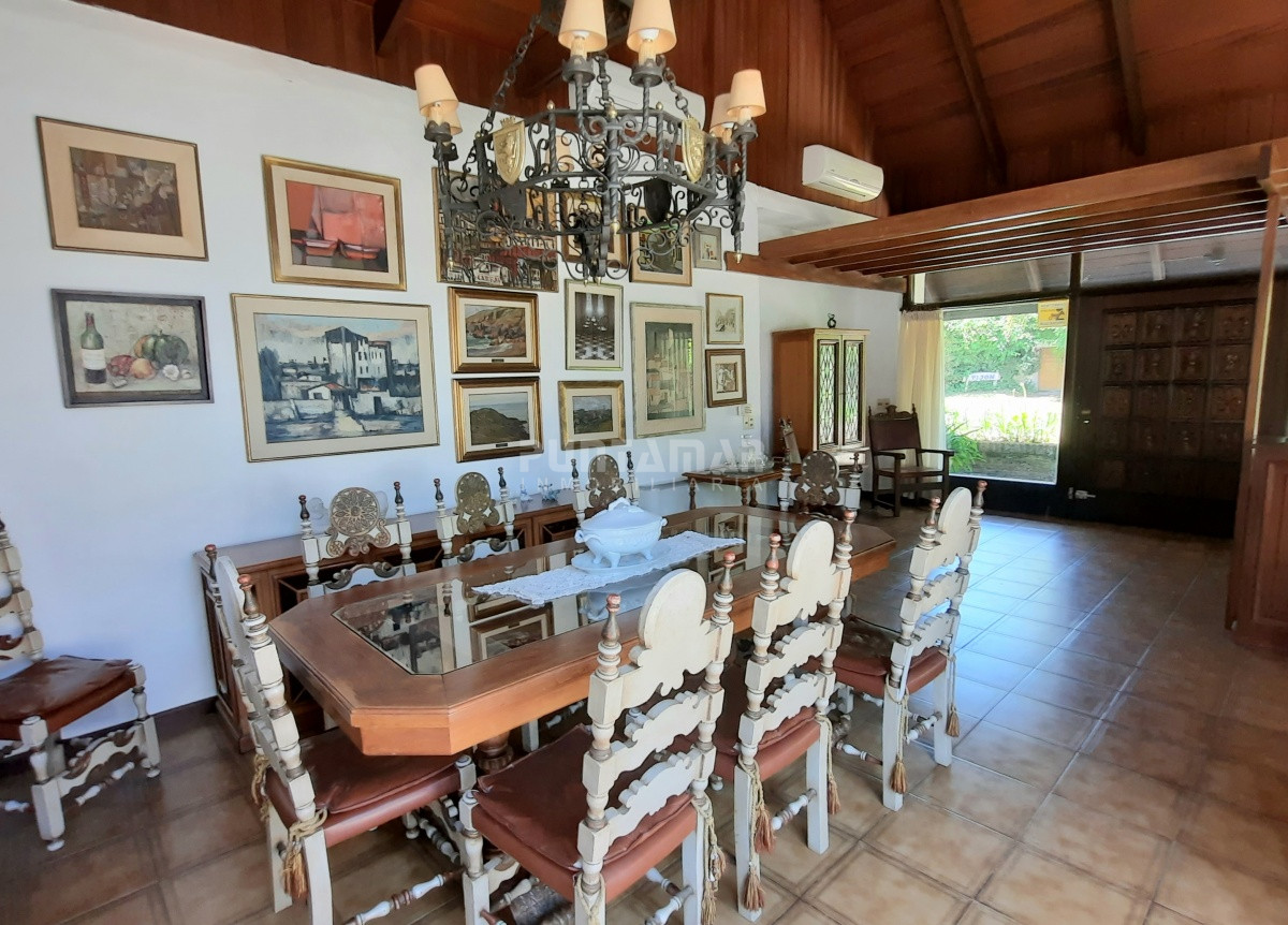 Casa ID.212852 - IMPORTANTE CASA CON GRAN PARQUE Y PISCINA EN LA MANSA 
