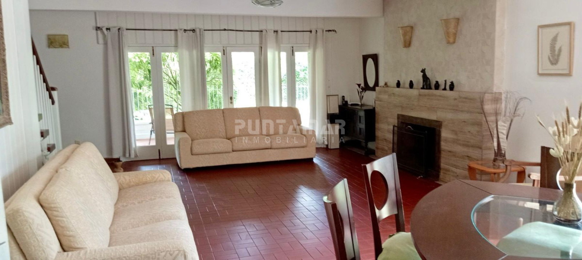 Casa ID.212770 - CASA DE 3 PLANTAS EN PARADA 7 DE LA MANSA, CON 4 DORMITORIOS Y DEPENDENCIA DE SERVICIO