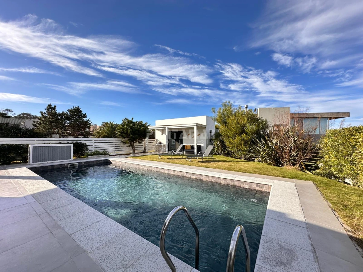 Casa ID.210856 - ALQUILER FRENTE AL MAR EN MONTOYA - 5 SUITES CON PISCINA