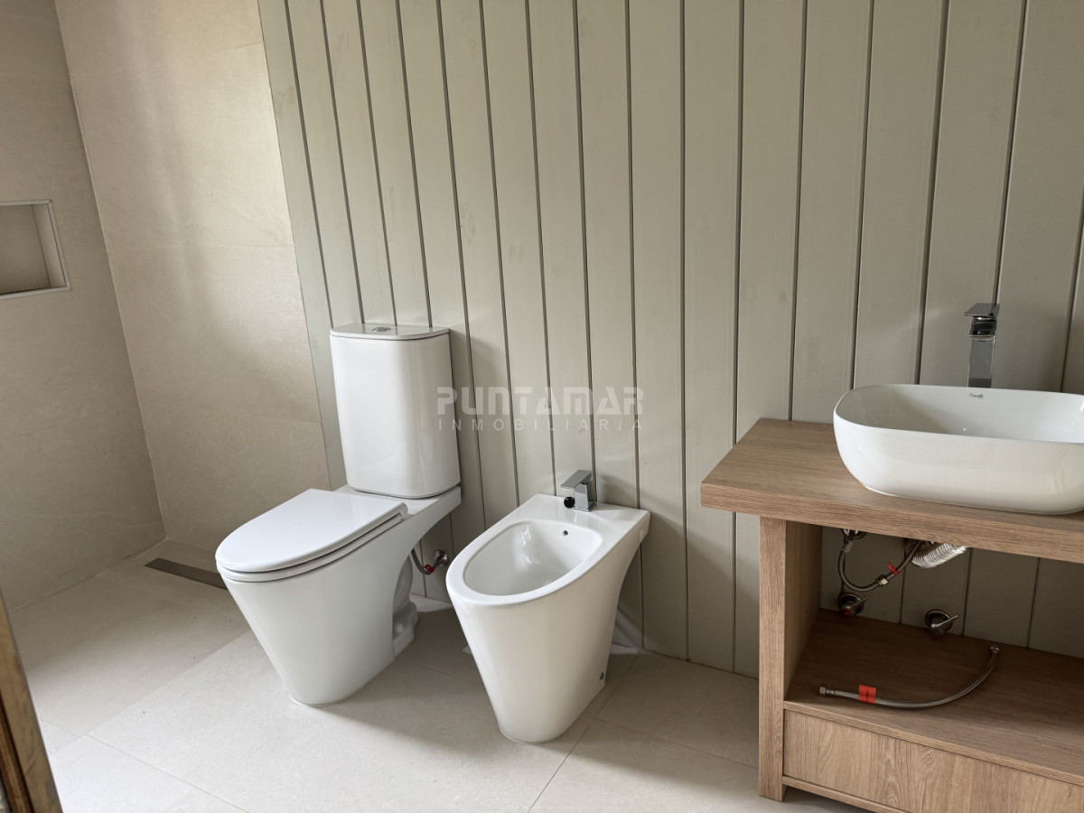 Casa ID.213824 - VENTA CASA 4 DORMITORIOS EN SUITE