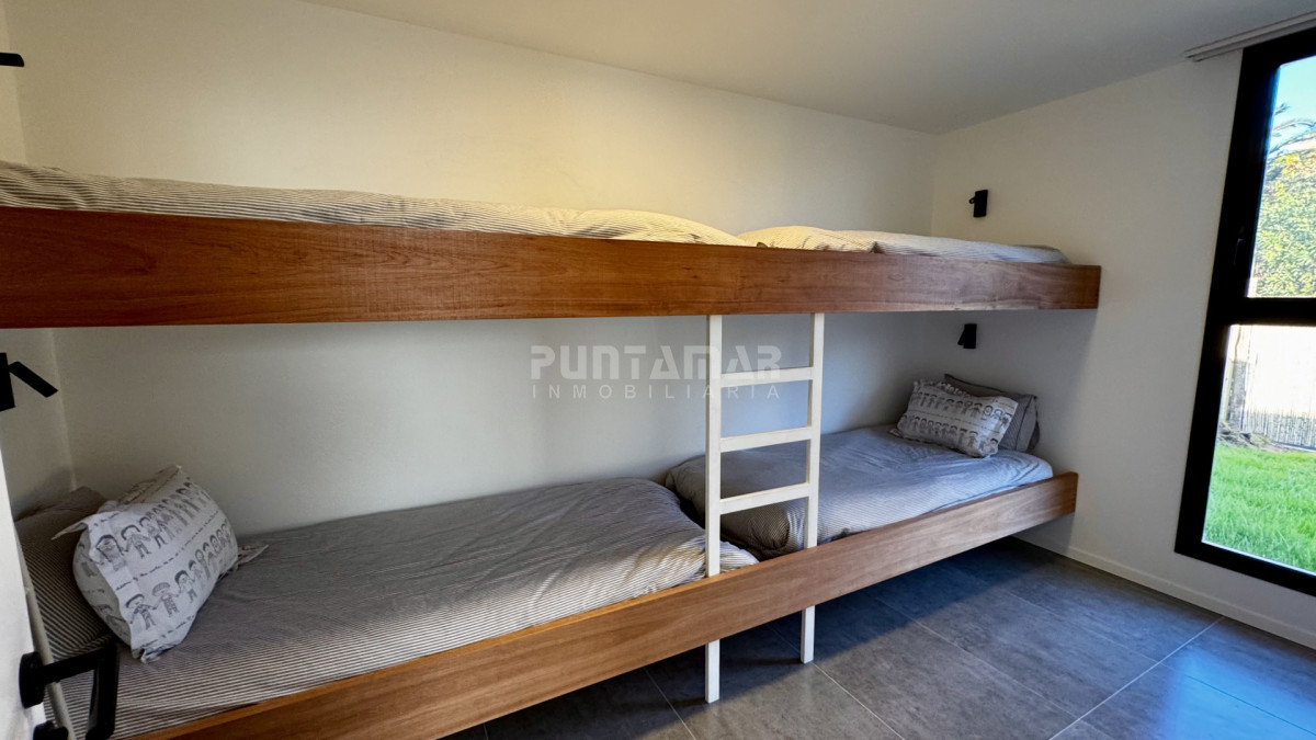 Casa ID.213905 - ALQUILER CASA DE 3 DORMITORIOS A ESTRENAR EN LA BARRA A 3 CUADRAS DE LA POSTA DEL CANGREJO