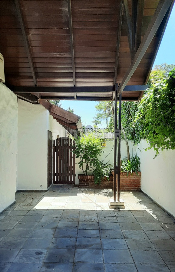 Casa ID.212852 - IMPORTANTE CASA CON GRAN PARQUE Y PISCINA EN LA MANSA 