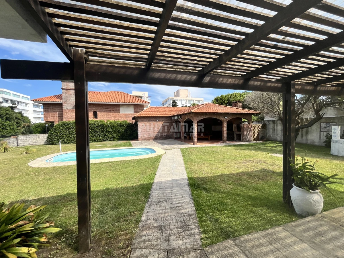 Casa ID.210703 - ALQUILER CASA 4 DORMITORIOS EN PARADA 23 DE LA BRAVA CON PISCINA