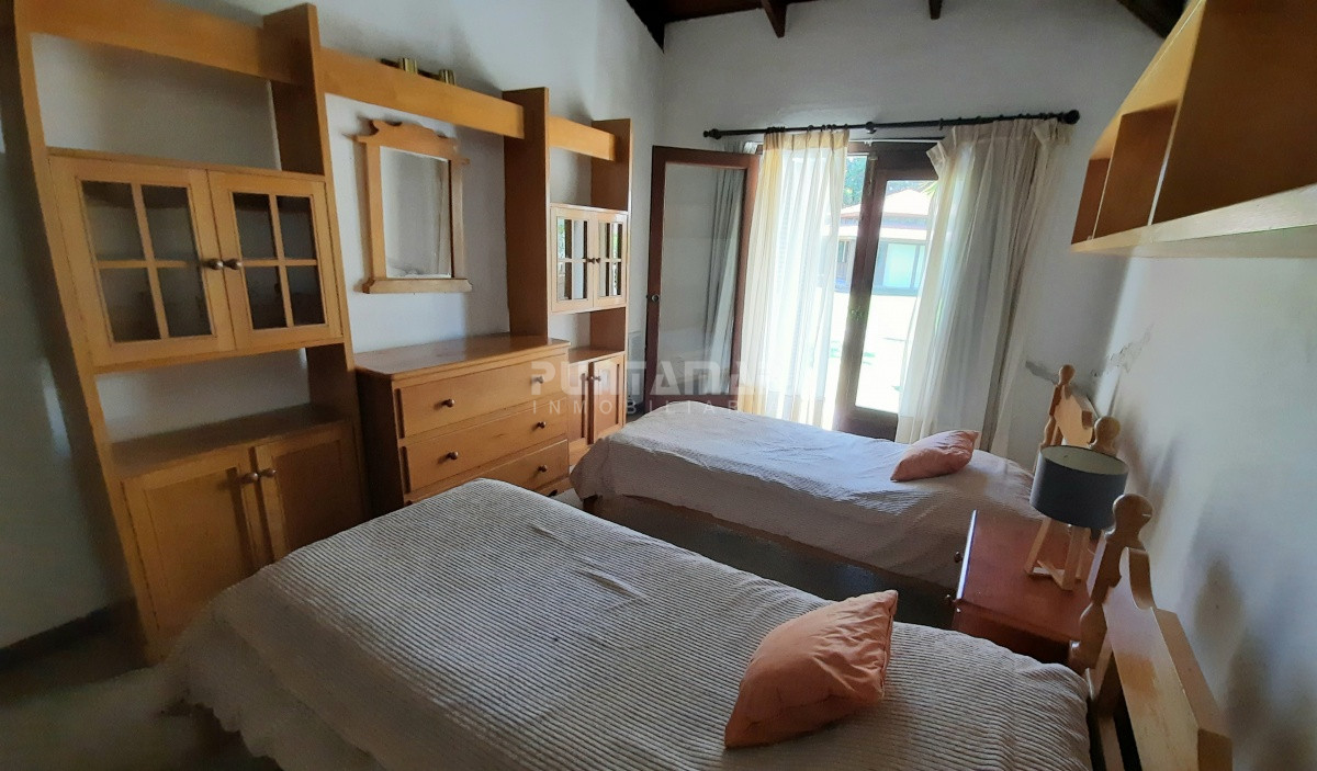 Casa ID.212852 - IMPORTANTE CASA CON GRAN PARQUE Y PISCINA EN LA MANSA 