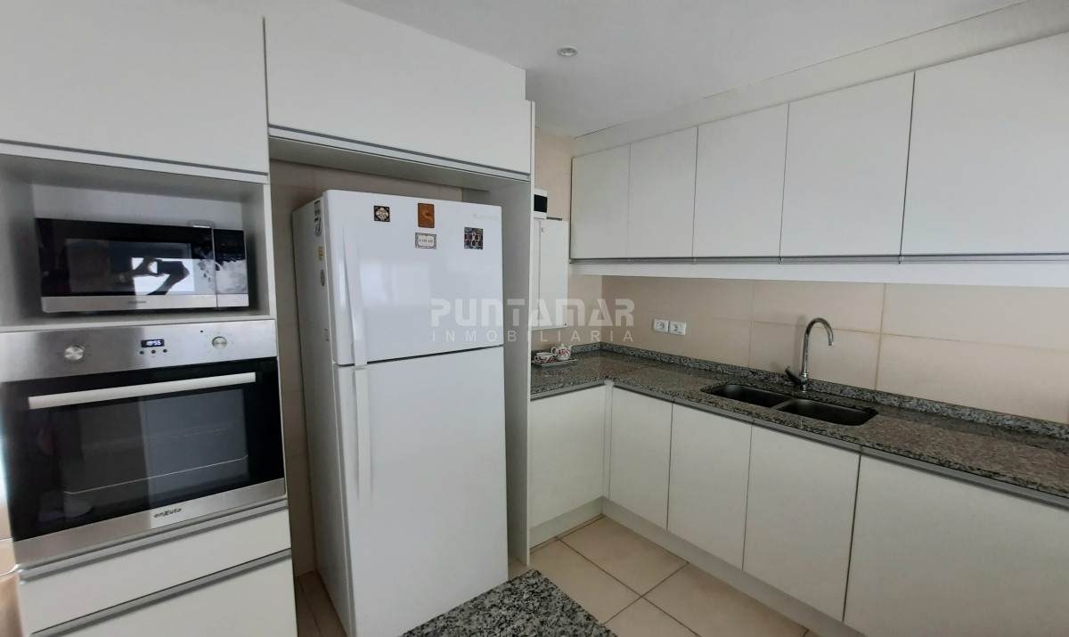 Casa ID.212852 - IMPORTANTE CASA CON GRAN PARQUE Y PISCINA EN LA MANSA 