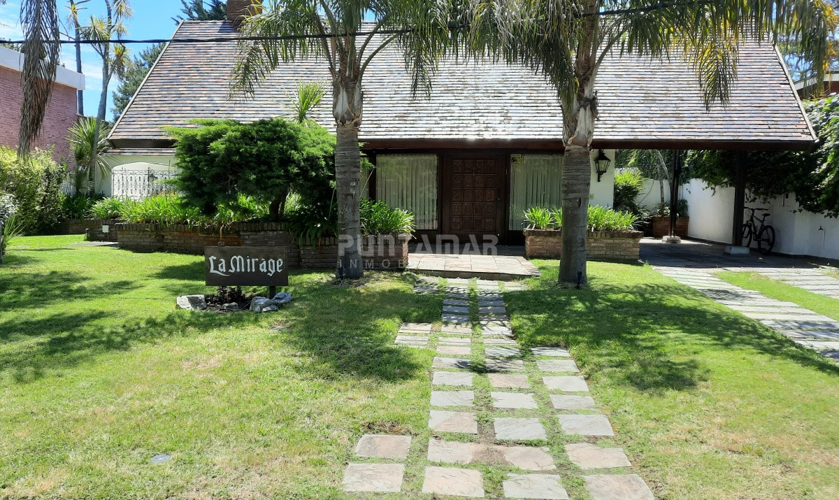 Casa ID.212852 - IMPORTANTE CASA CON GRAN PARQUE Y PISCINA EN LA MANSA 