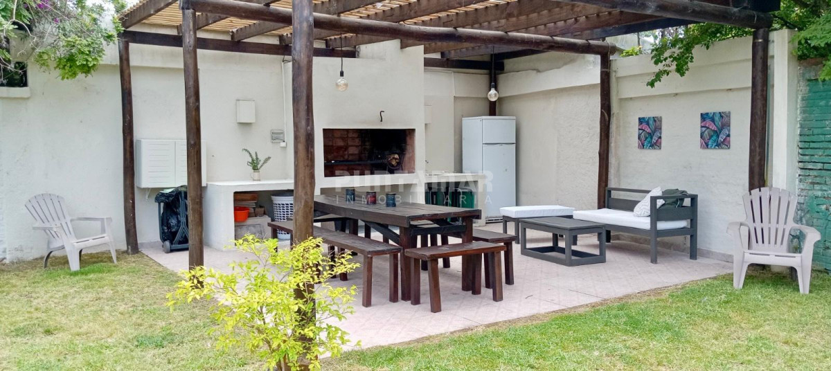 Casa ID.212770 - CASA DE 3 PLANTAS EN PARADA 7 DE LA MANSA, CON 4 DORMITORIOS Y DEPENDENCIA DE SERVICIO