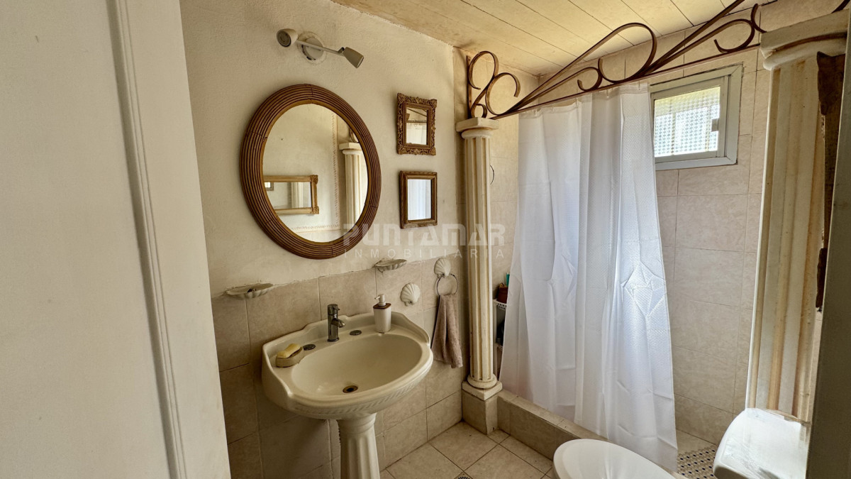 Casa ID.213701 - VENTA CASA DE 4 DORMITORIOS A METROS DE PLAYA MONTOYA