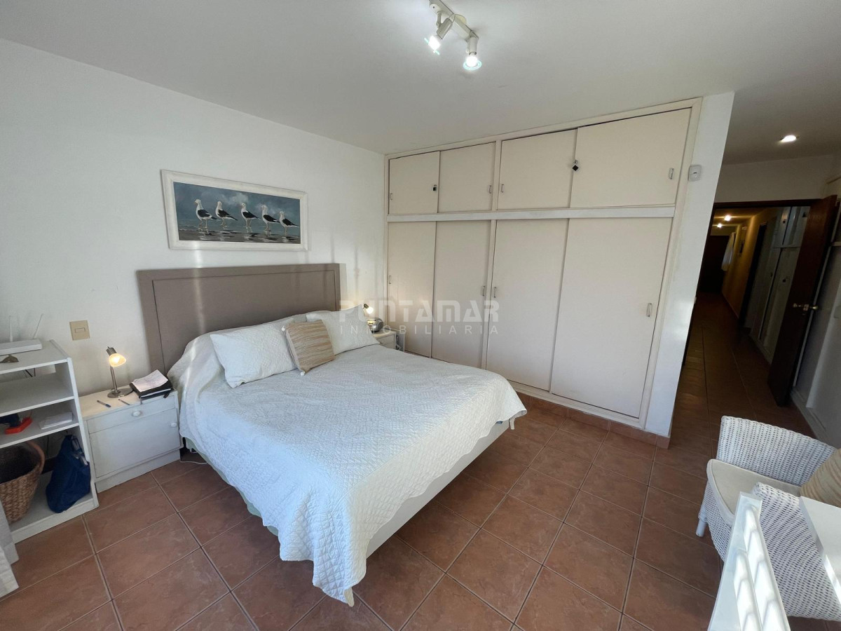 Casa ID.210347 - Casa de 4 dormitorios en Playa Mansa , Punta del Este 