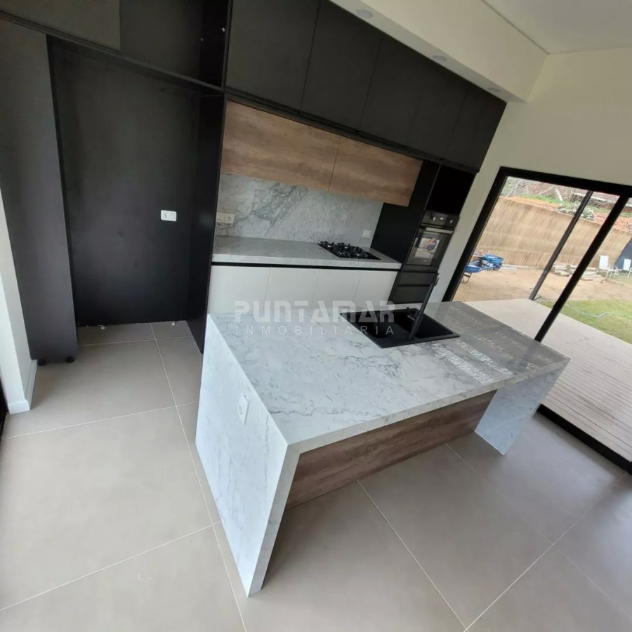 Casa ID.213187 - VENTA ESPECTACULAR CASA DE 3 DORMITORIOS A ESTRENAR 