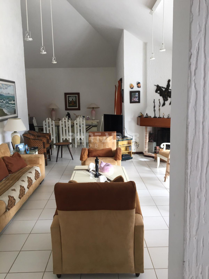 Casa ID.212451 - VENTA o ALQUILER ANUAL CASA EN MEJOR ZONA COMERCIAL