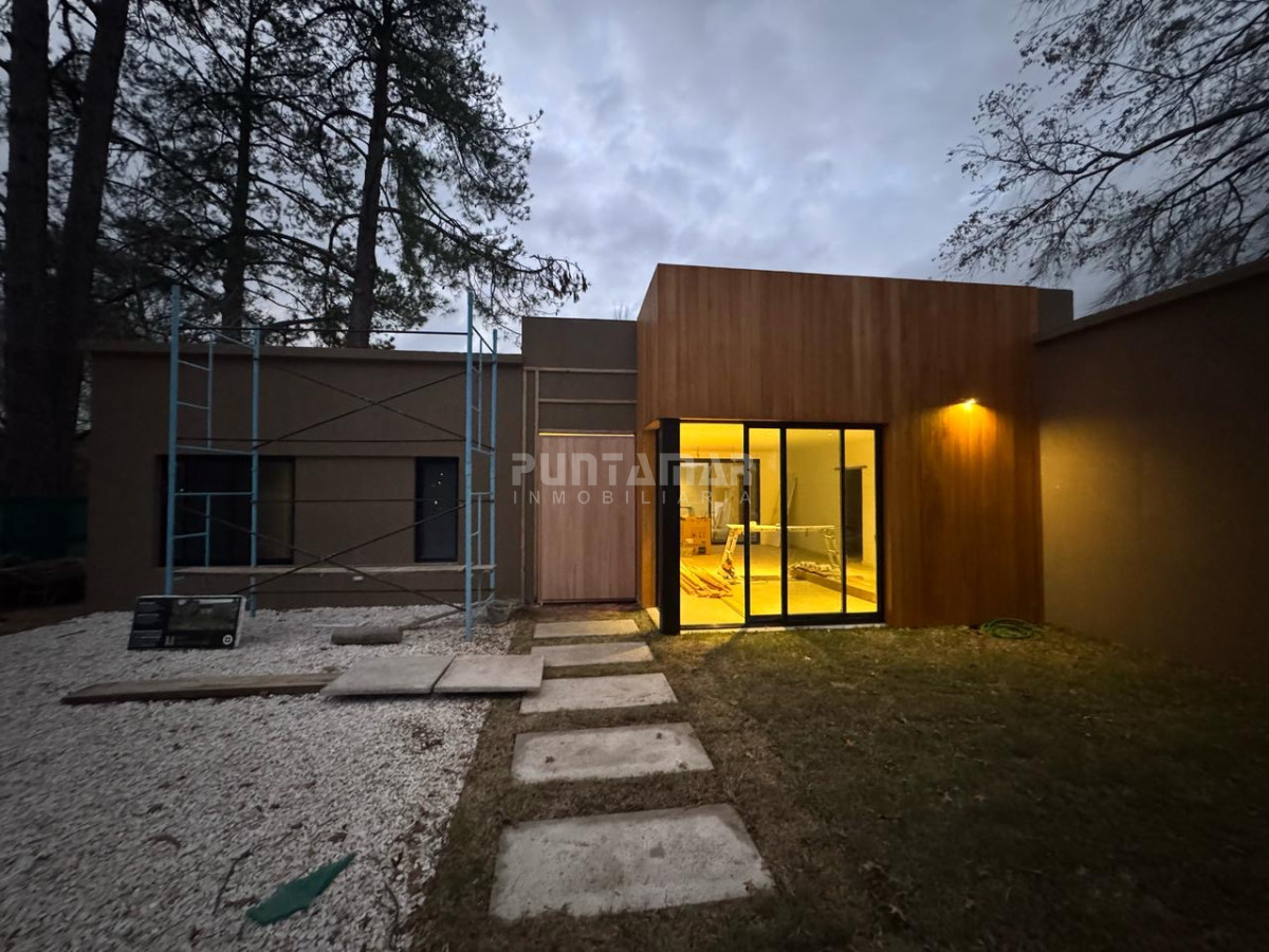 Casa ID.213666 - Casa en venta en barrio cerrado La Cañada, distrito 52