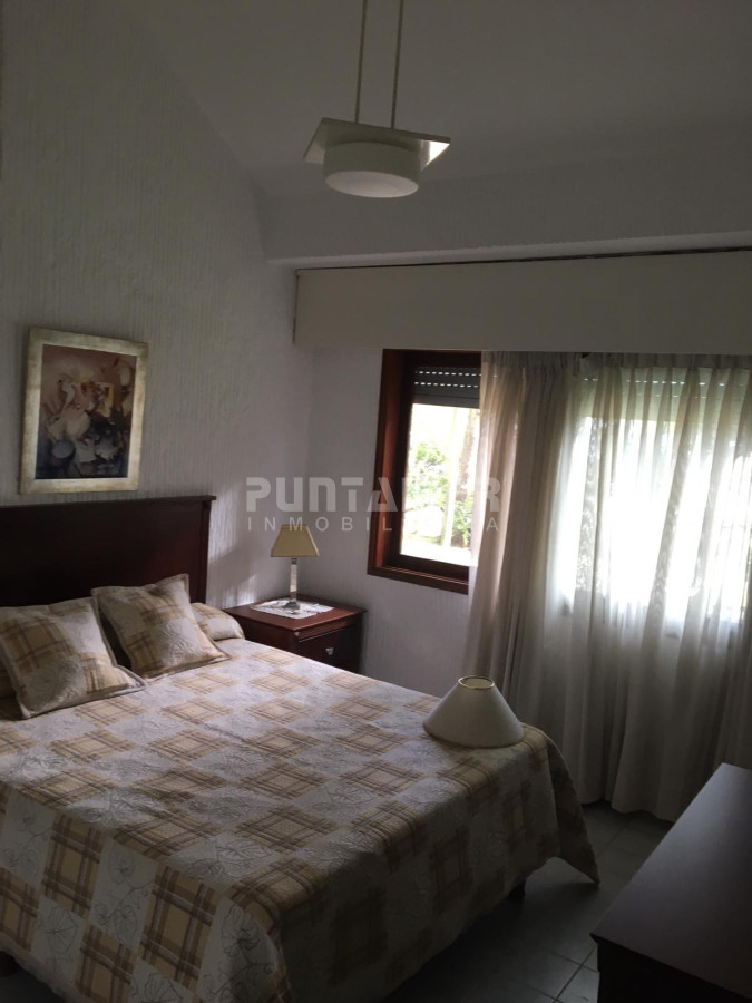 Casa ID.212451 - VENTA o ALQUILER ANUAL CASA EN MEJOR ZONA COMERCIAL