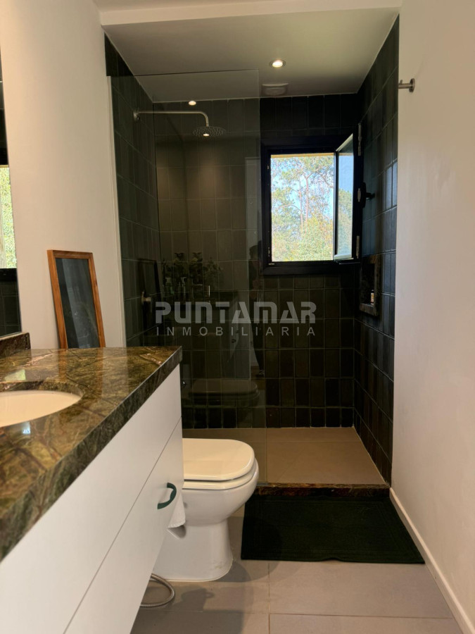 Casa ID.213420 - ALQUILER HERMOSA CASA 3 DORMITORIOS CON PISCINA EN ÑA BARRA